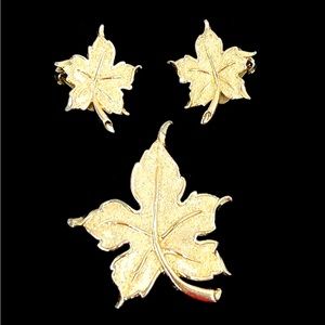 Vintage Emmons Leaf Shaped Cream Color Brooch and Clip Earrings